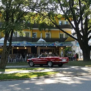Promenade Hotel